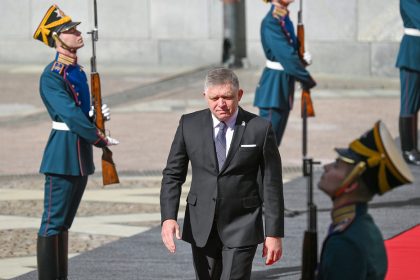 "Se han vuelto locos con Moscú": La dura respuesta de Fico a las críticas por su viaje a Rusia por el Día de la Victoria