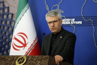 Irán da una respuesta ocurrente sobre por qué no se rendirá ante la "superpotencia" estadounidense