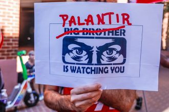 Gigante de la IA contratista del Pentágono reporta ganancias récord durante la guerra contra Irán