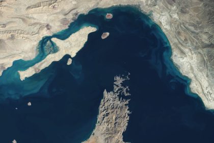 Irán impone un sistema regulatorio para el paso por el estrecho de Ormuz