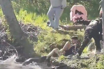 VIDEO: Un castor ataca a un niño mientras pesca en un lago