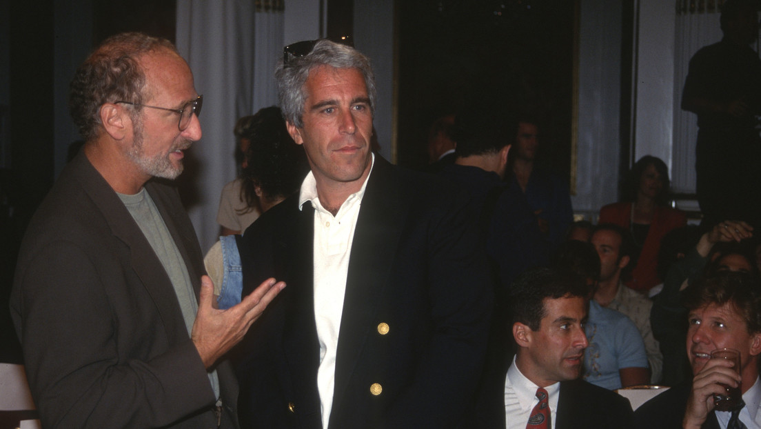 De la "clase de Epstein": Congresista habla con Tucker sobre multimillonarios de EE.UU. que están por encima de todo