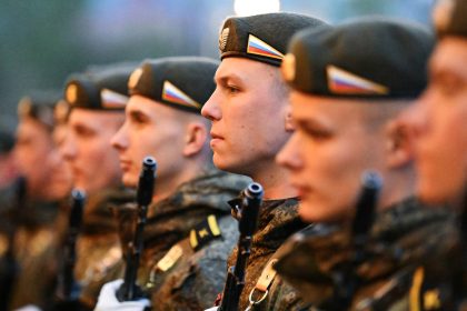 "Tomaremos medidas decisivas": Asesor de Putin responde a amenazas de Kiev por el Día de la Victoria