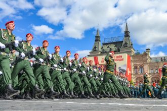 El Kremlin expone cómo Der Spiegel miente sobre el desfile del 9 de mayo