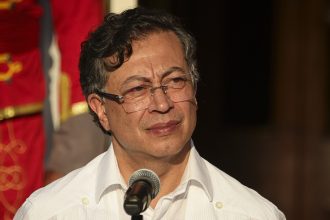 Petro no tiene "ningún problema" en retirar aranceles de Colombia a productos de Ecuador