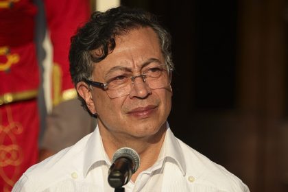 Petro no tiene "ningún problema" en retirar aranceles de Colombia a productos de Ecuador