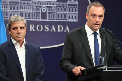 Ministro argentino de Economía reflexiona sobre el impacto del caso Adorni que sacude el país