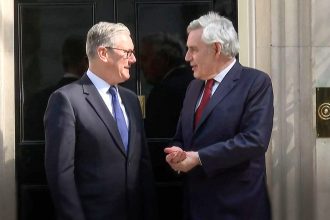 Starmer nombra a Gordon Brown como enviado para finanzas globales en un intento por reimpulsar su liderazgo