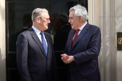 Starmer nombra a Gordon Brown como enviado para finanzas globales en un intento por reimpulsar su liderazgo