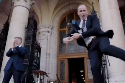 Gobierno entrante de Hungría saca los 'pasos prohibidos' y enciende la pista de baile (VIDEO)