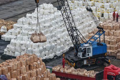 La guerra contra Irán provoca escasez del producto químico más utilizado en el mundo