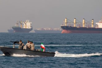 Ejército iraní lanza advertencia sobre Ormuz a quienes siguen a las sanciones de Washington