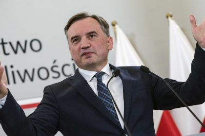 El buscado exministro polaco huye a Estados Unidos