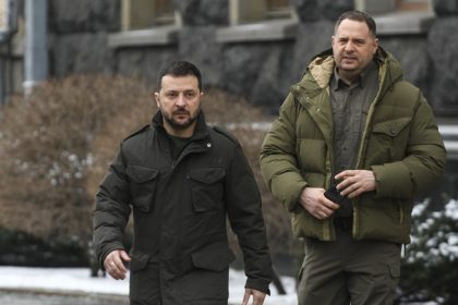 "Dos narcisistas malignos y paranoicos": así son Zelenski y su exmano derecha, según antigua vocera