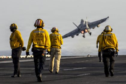 CNN: Trump considera reanudar operaciones de combate a gran escala contra Irán