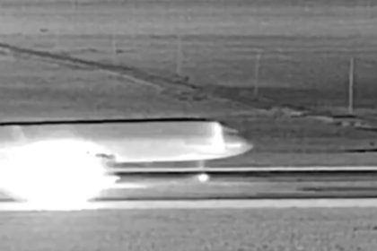 Revelan el oscuro pasado del hombre que se lanzó a la turbina de un avión en marcha en EE.UU.