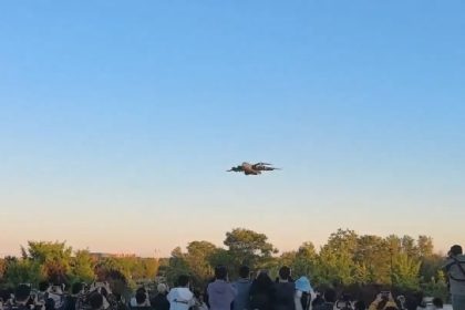 VIDEOS: Aviones de transporte C-17 aterrizan en China en vísperas de la visita de Trump