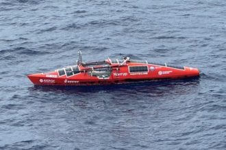 Célebre viajero ruso encuentra su barco que tenía que abandonar hace un año en el océano