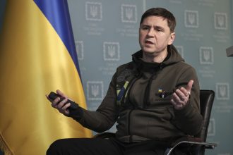 Asesor de Zelenski da una bizarra explicación sobre la corrupción en Ucrania