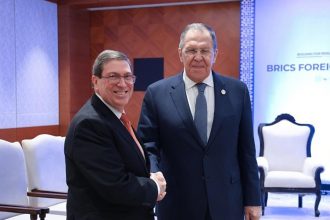 Lavrov: Rusia está dispuesta a ayudar a Cuba en medio del bloqueo estadounidense