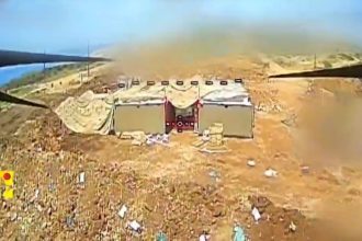 VIDEO: Dron de Hezbolá impacta directamente en un vehículo militar israelí