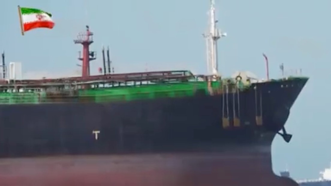 VIDEO: Irán muestra la incautación de un petrolero que intentaba cruzar Ormuz sin su permiso