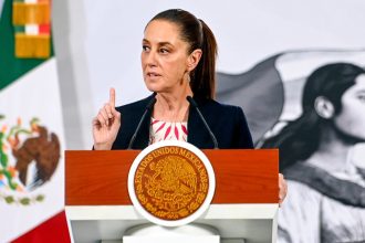 Sheinbaum: "Ningún gobierno extranjero le va a arrebatar la transformación al pueblo de México"