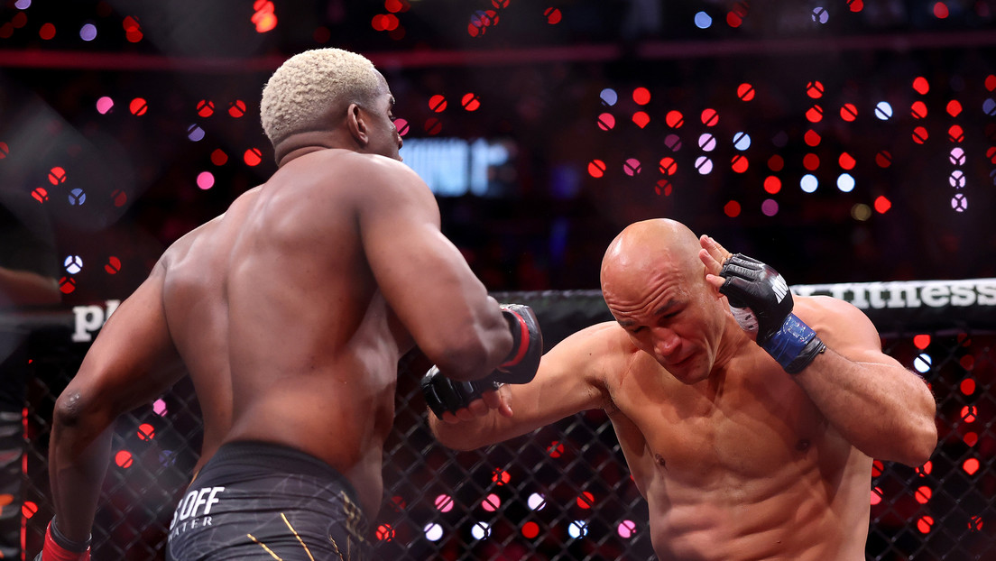 VIDEO: El demoledor golpe de Robelis Despaigne que 'apagó' a un excampeón de la UFC en el primer asalto