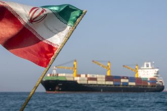Asesor del líder supremo iraní: EE.UU. está cayendo en "una trampa estratégica" por culpa de Israel