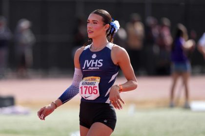 Atleta trans arrasa en la pista y obliga a una inusual decisión para calmar las tensiones