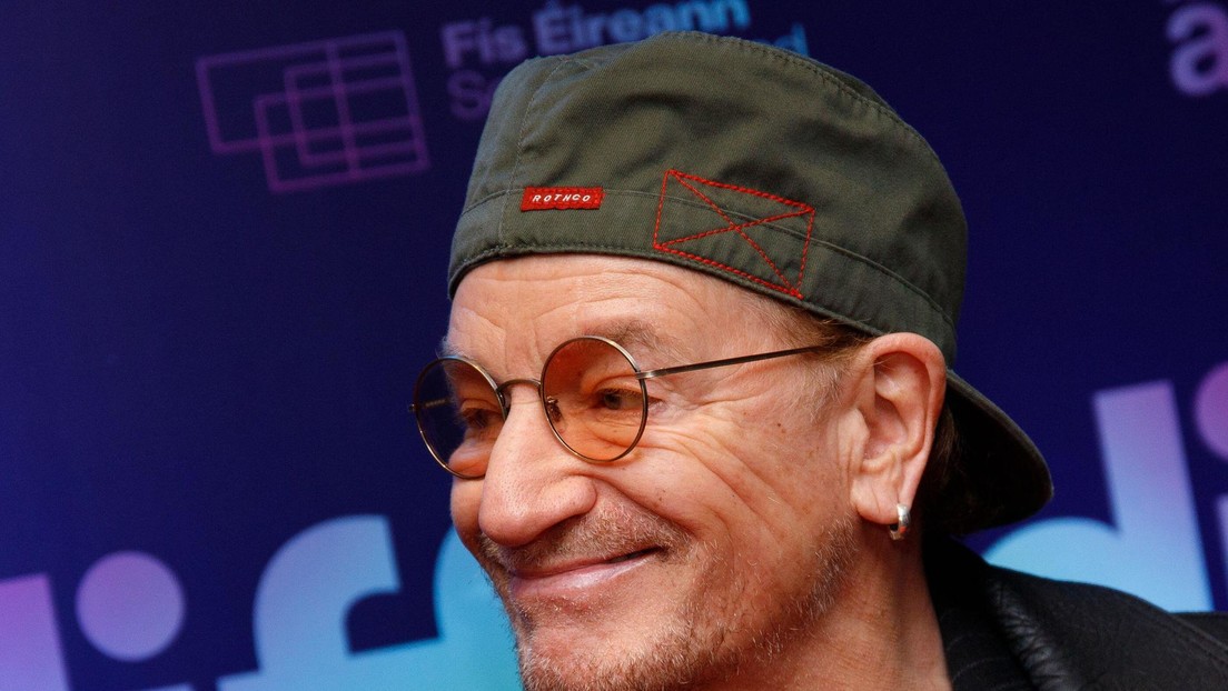 Bono se olvida del rock y se suelta a bailar salsa en CDMX (VIDEO)