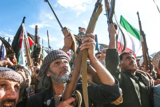 Hutíes aseguran que "no flaquearán ante los peligros y el ataque estadounidense-israelí"