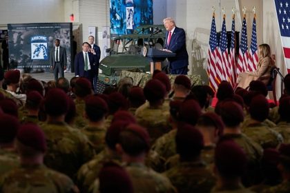 Trump ordena a militares estar "preparados para seguir adelante con un asalto a gran escala contra Irán"