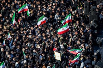 "El puño de hierro": La respuesta de Irán tras la decisión de Trump de posponer el ataque