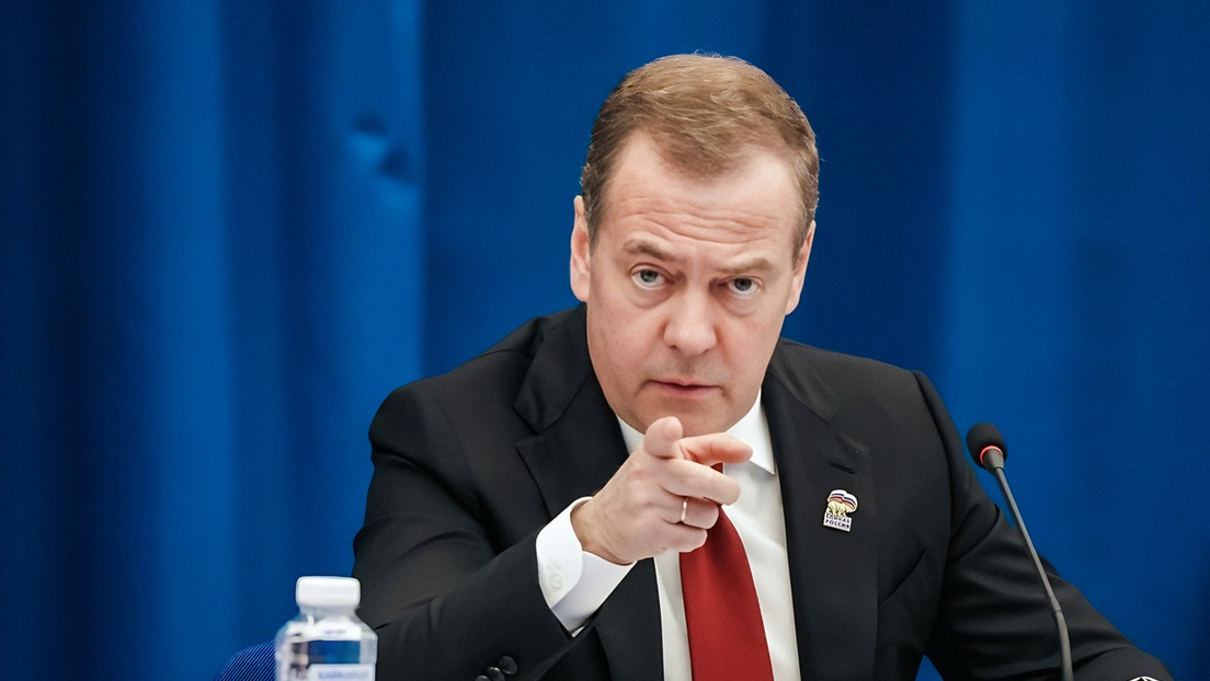 Medvédev responde a las amenazas bálticas: Cuanto más pequeño, más fuerte ladra