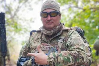 Cómo un millonario ruso se ofreció como voluntario para el frente y se convirtió en francotirador