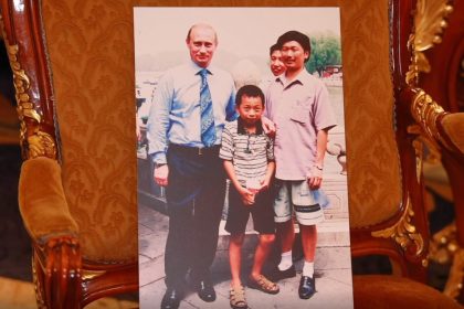 "No es una doble bendición, sino cien veces más que eso": ingeniero chino antes de su reencuentro con Putin tras 26 años