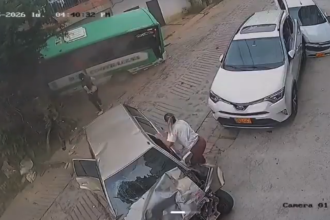 VIDEO: La impactante colisión múltiple provocada por un autobús fuera control que deja 17 heridos