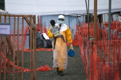 El director de la OMS advierte sobre la "magnitud y la velocidad de la epidemia" del ébola