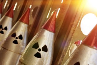 País báltico contempla permitir el despliegue de armas nucleares en su territorio