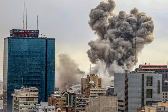 ¿Qué le puede costar a Trump reanudar los ataques contra Irán?