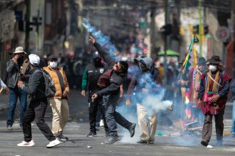 Gobierno de Bolivia promete "medidas duras y estrictas" ante el incremento de protestas