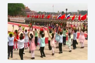 VIDEOS: Putin es recibido entre vítores y cantos en su visita oficial a China