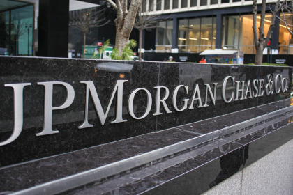 CEO de JPMorgan dice que empleará más expertos en IA y menos banqueros tradicionales