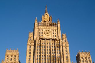 Cancillería rusa sobre nuevo bombardeo de Kiev: "Terroristas atacan a los niños a propósito y con placer"