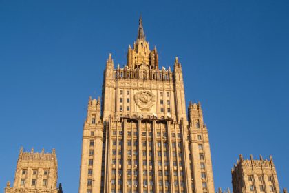 Cancillería rusa sobre nuevo bombardeo de Kiev: "Terroristas atacan a los niños a propósito y con placer"
