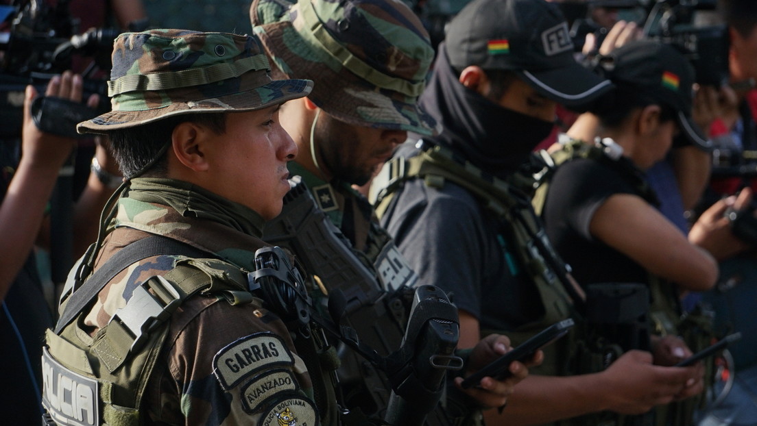 Bolivia denuncia que "grupos irregulares ostentan armamento bélico de alto calibre" en el país