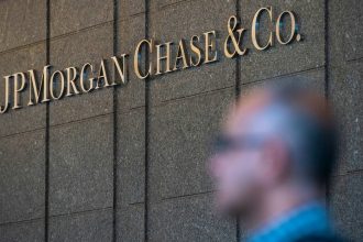 JPMorgan da respuesta formal ante la Justicia a acusaciones de 'esclavo sexual'