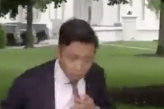 Reportero huye tras escuchar disparos cerca de la Casa Blanca (VIDEO)