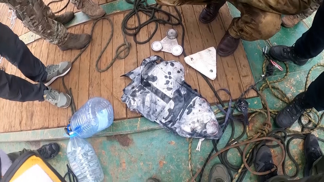 IMÁGENES de las minas de la OTAN que Rusia halló en un buque gasero